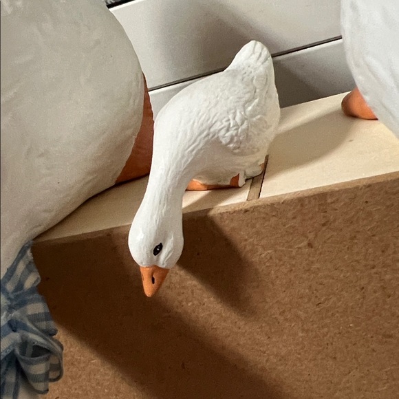 FINAL PRICE - Set of Ceramic Ducks with Bows - Picture 8 of 12